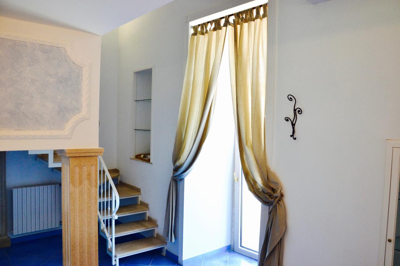Il Bottone Al Duomo Bed & Breakfast Gaeta Oda fotoğraf